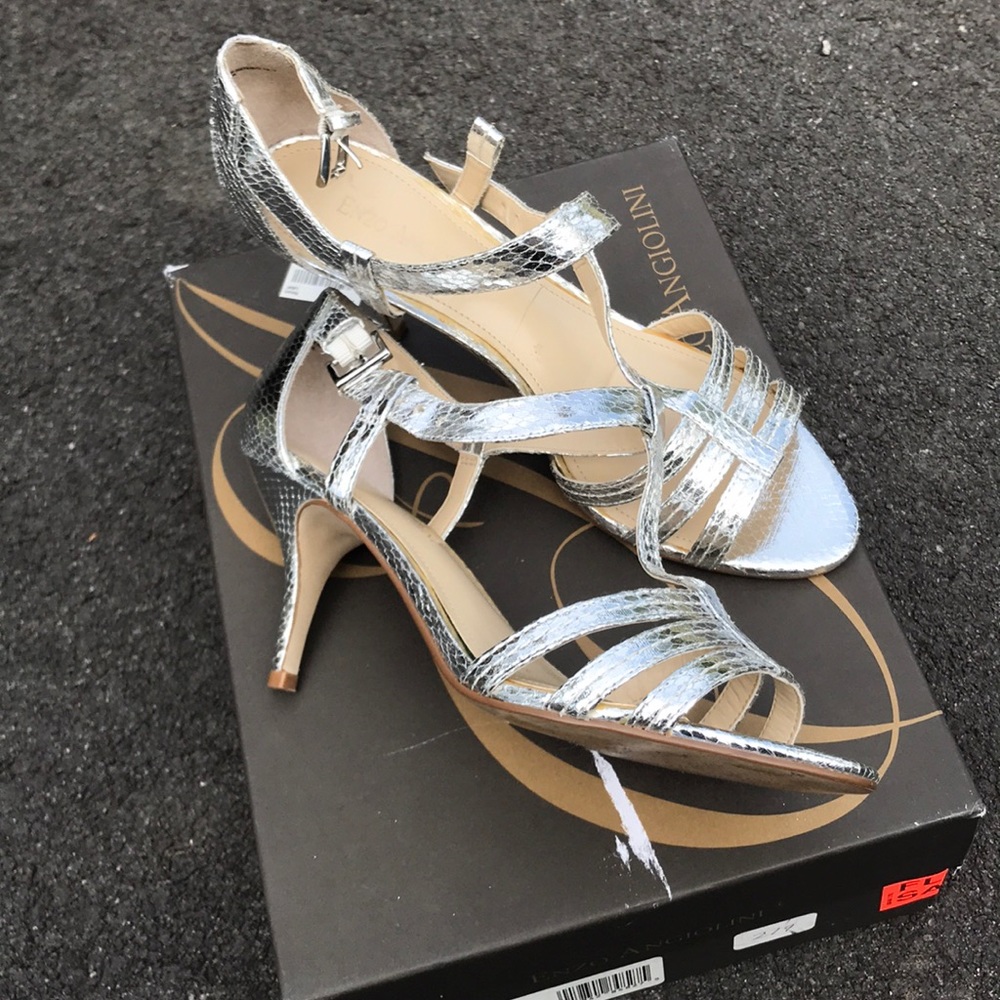 Silver heels - Picture 2 of 3